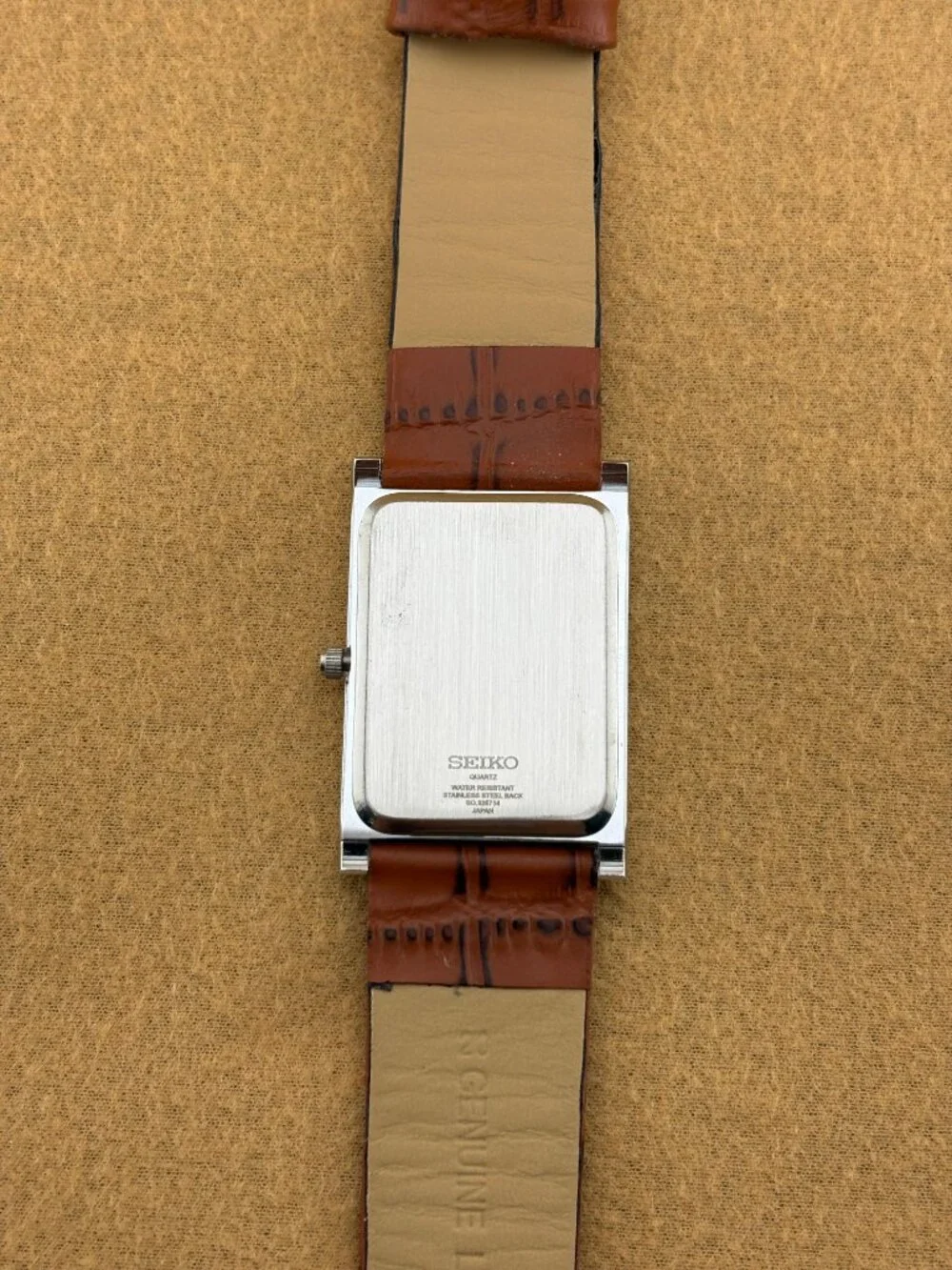 OLIVE GREEN SILVER VINTAGE Seiko slim Quartz men's wristwatch